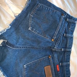 Wrangler Shorts - Wrangler jean shorts fit size 2-4 Wrangler Shorts - Wrangler jean shorts fit size 2-4